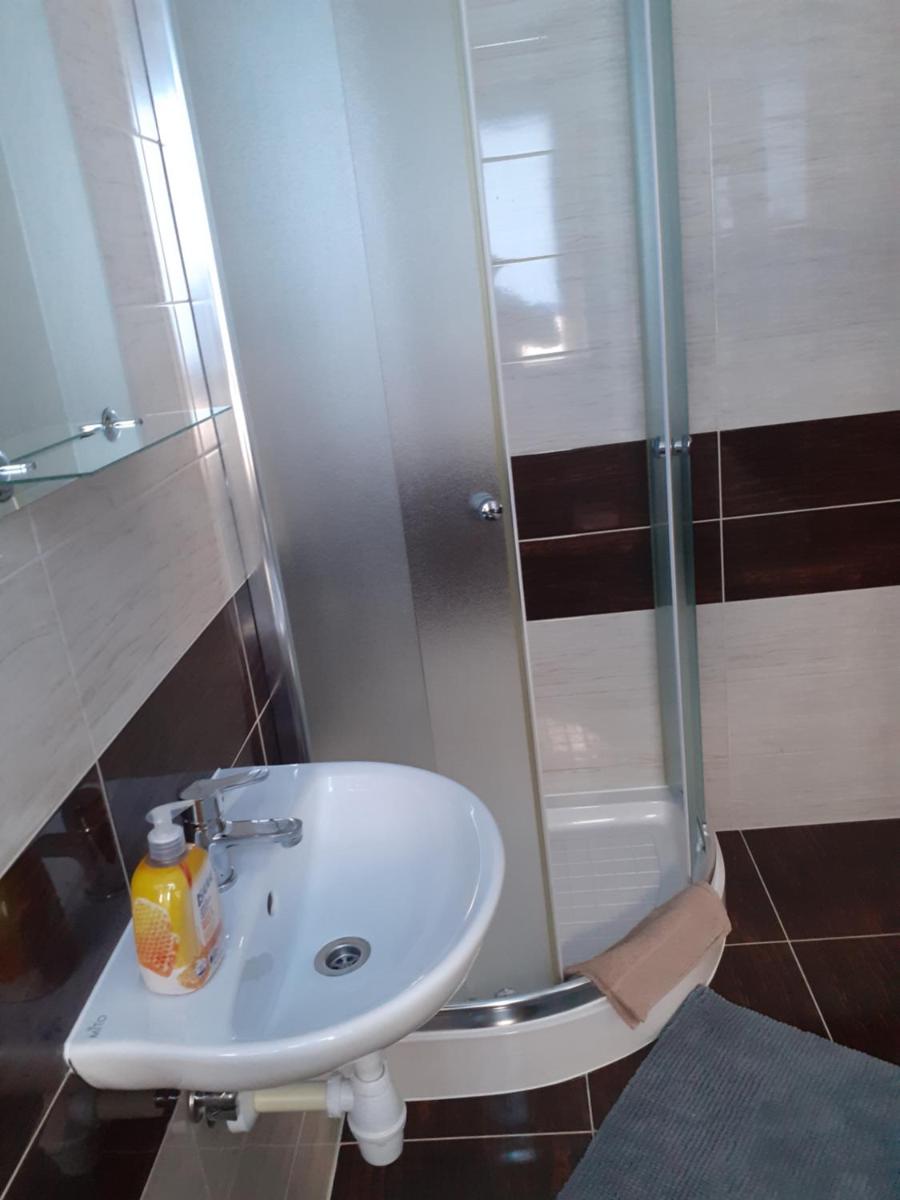 Pod Modrzewiem - Housity