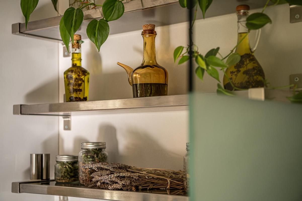 Olive Lemon Biophilic House & Lush Forest Garden - Housity