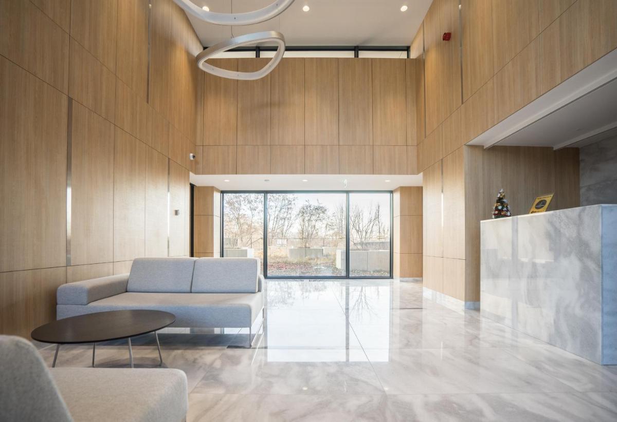 Bizapartments - Modern Flats with Parking - Housity