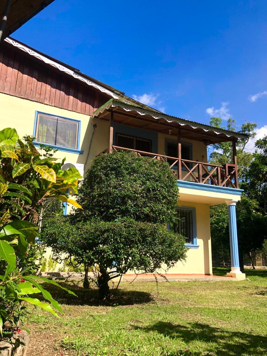 Acogedora Casa Rural en plena naturaleza frente al Río con piscina Bonao - Housity