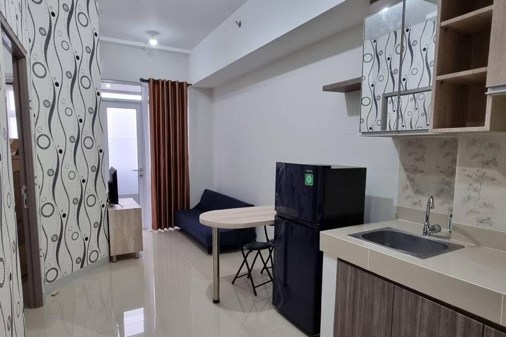 Apt Vasanta Inopark 1 BR Lnd4 dgn Infinity Pool, Onsen dan Netflix - Housity
