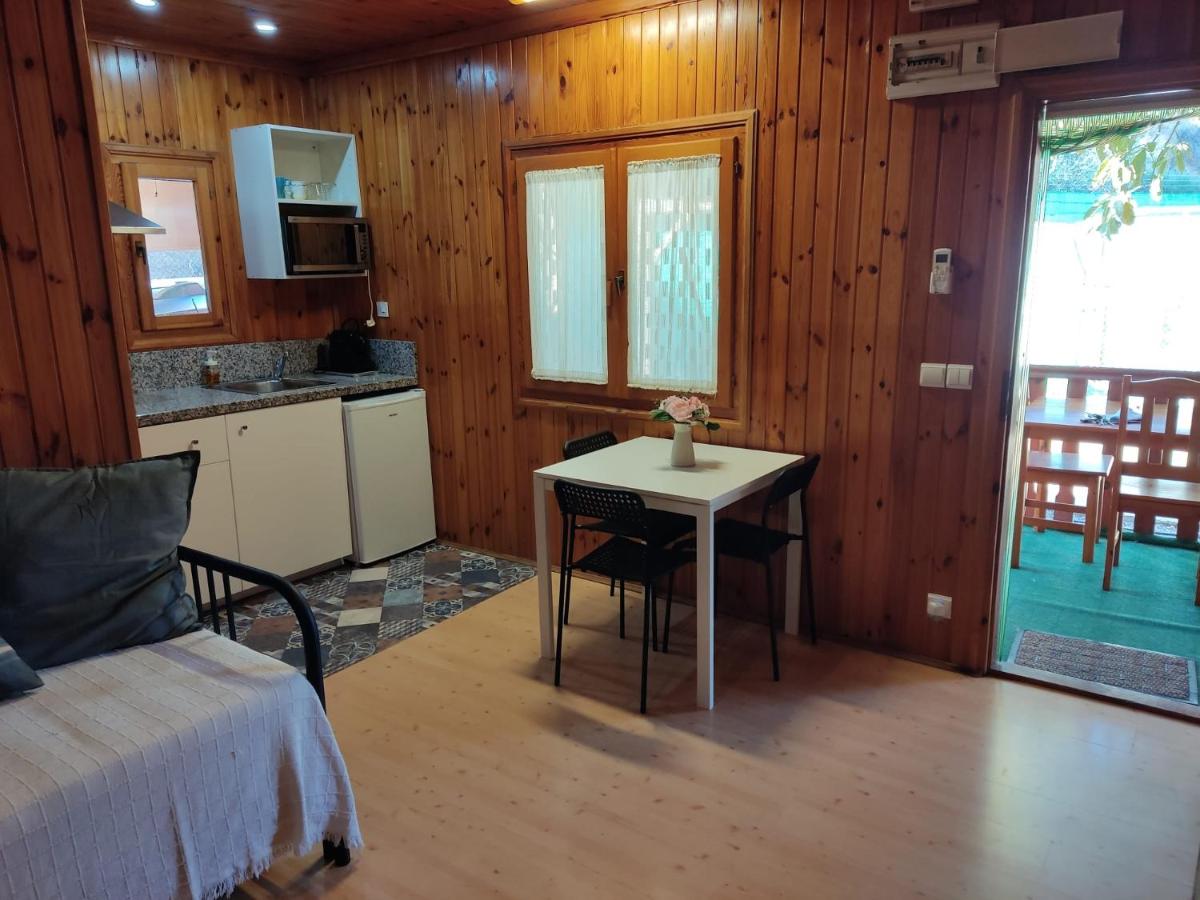 Bungalow con piscina en camping privado cerca de la playa de Torre del Mar Ideal familias - Housity