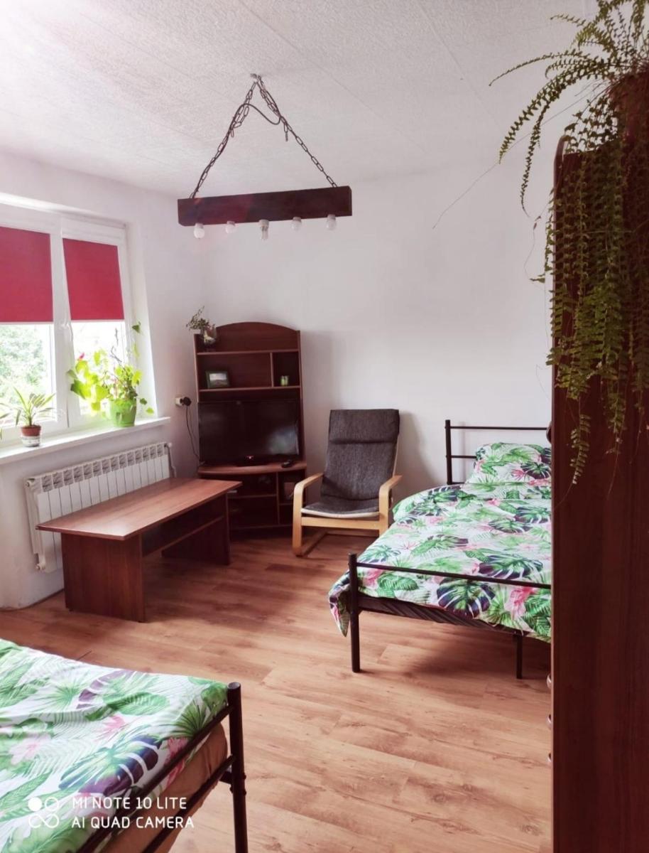 Gromadzyniówka-Pod czarnym kogutem - Housity