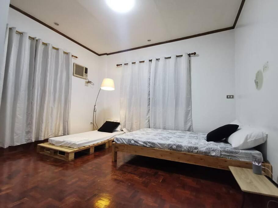 Tipolo White House - Housity