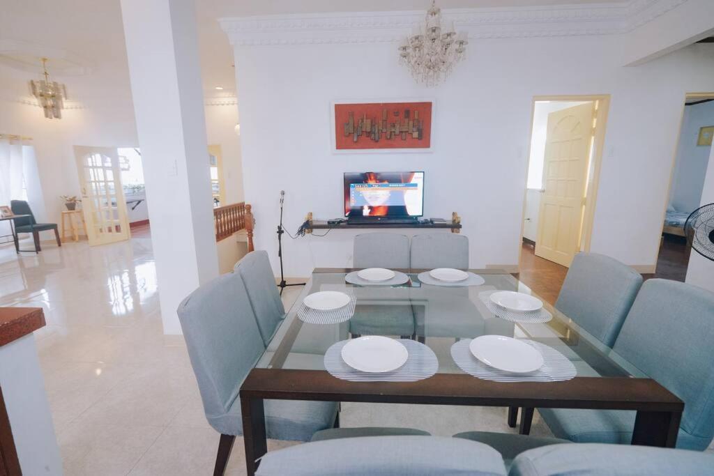 Tipolo White House - Housity