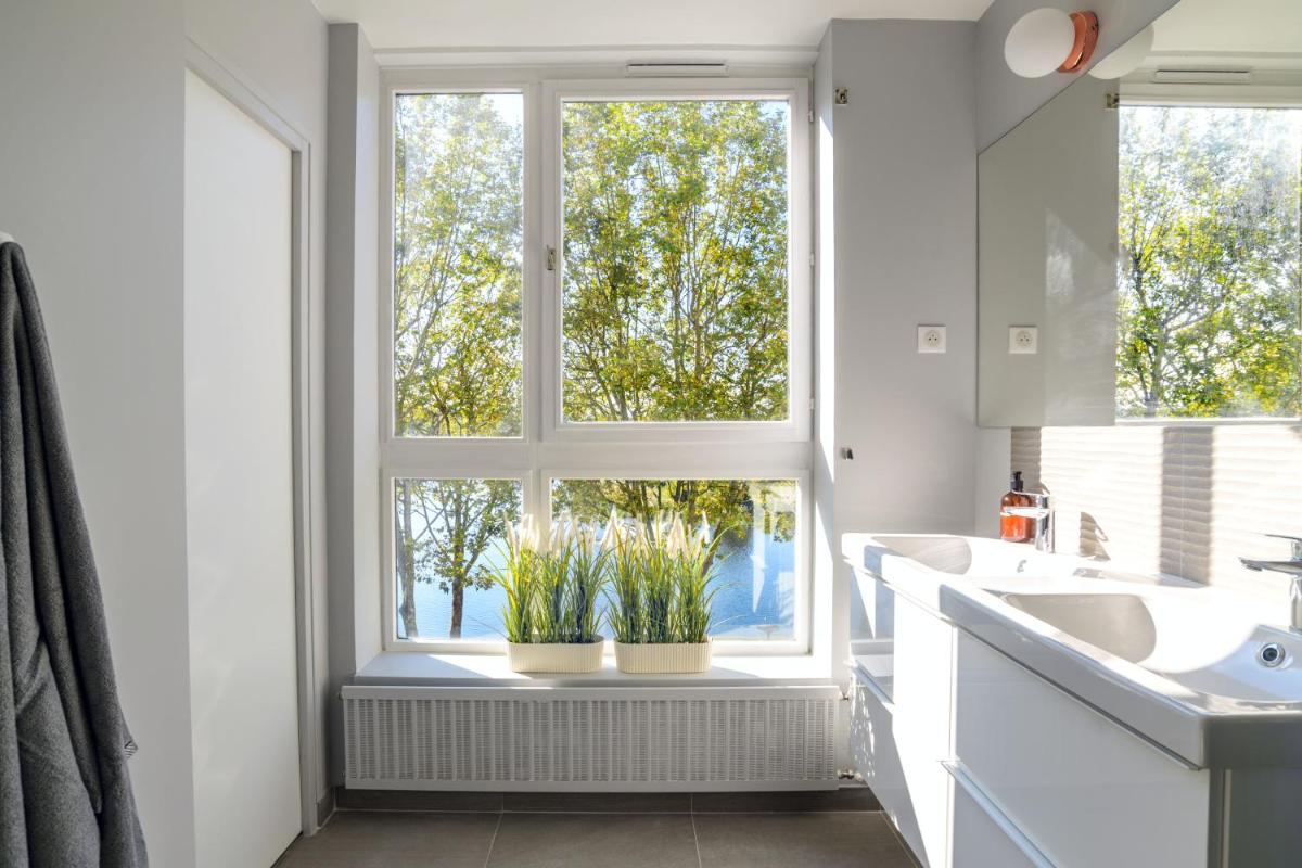 The Luxe Lake - Duke Housing - Housity
