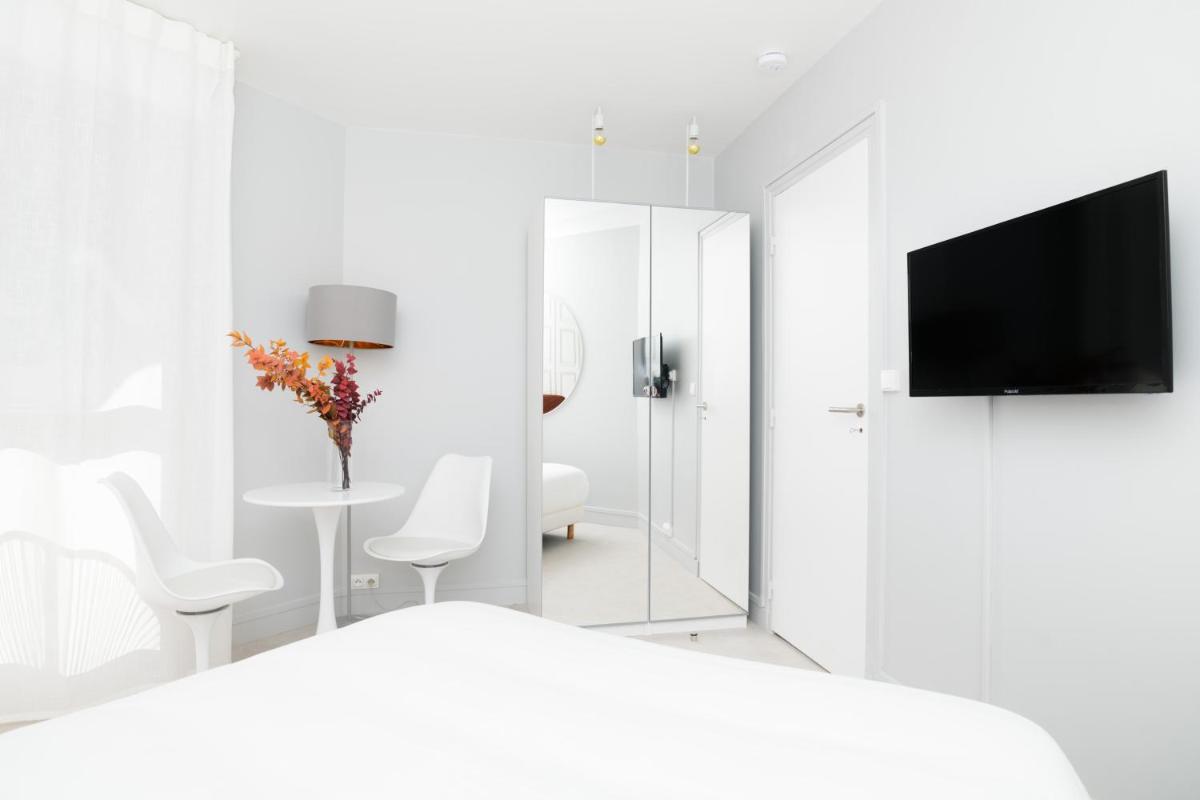 The Luxe Lake - Duke Housing - Housity