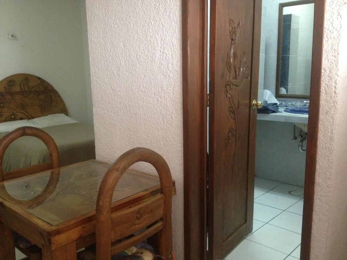 Hotel Colibri Queretaro - Housity