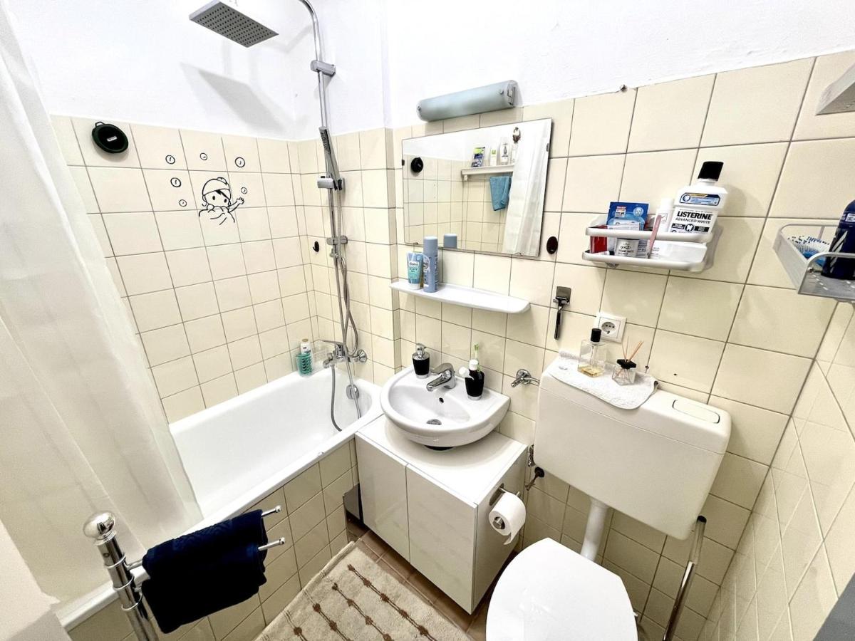 FREE PARKING - Quiet apartment with Wi-Fi and Kitchen - Housity