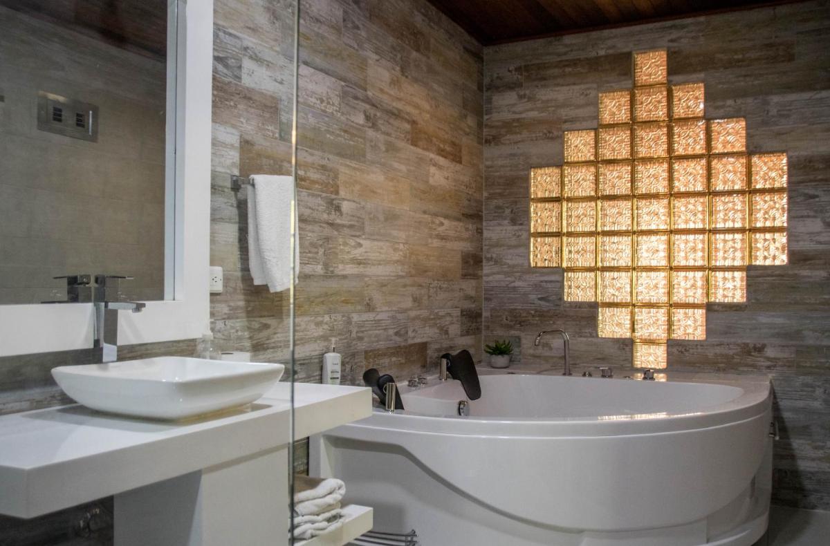 Hotel Colonial Andino - Parque principal de Pitalito - Housity