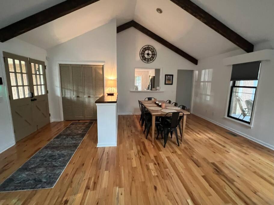 Ivy Kirk Cottage in the Village of Pinehurst - Housity