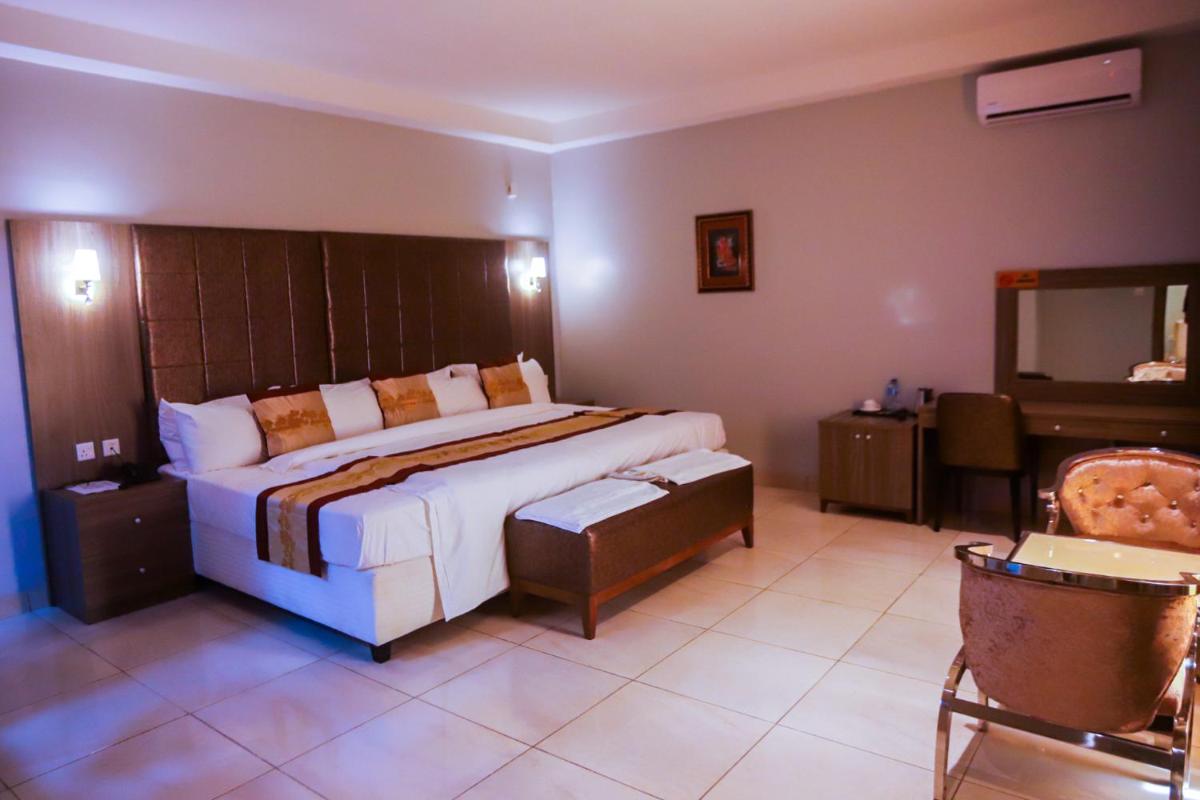 Maxbe Continental Hotel - Housity