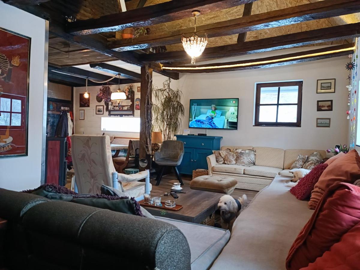 Zdrava idila Krčmar - Housity