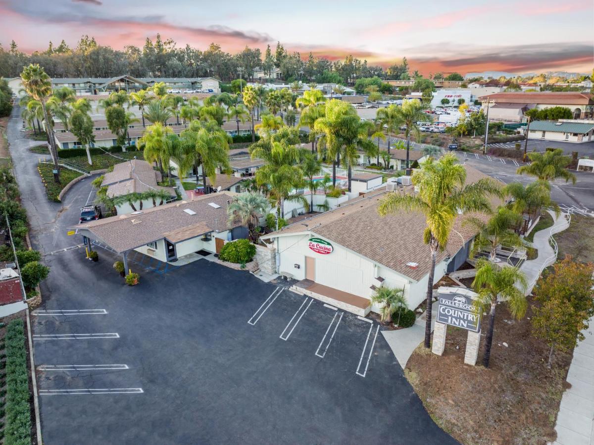 Fallbrook Country Inn - Housity