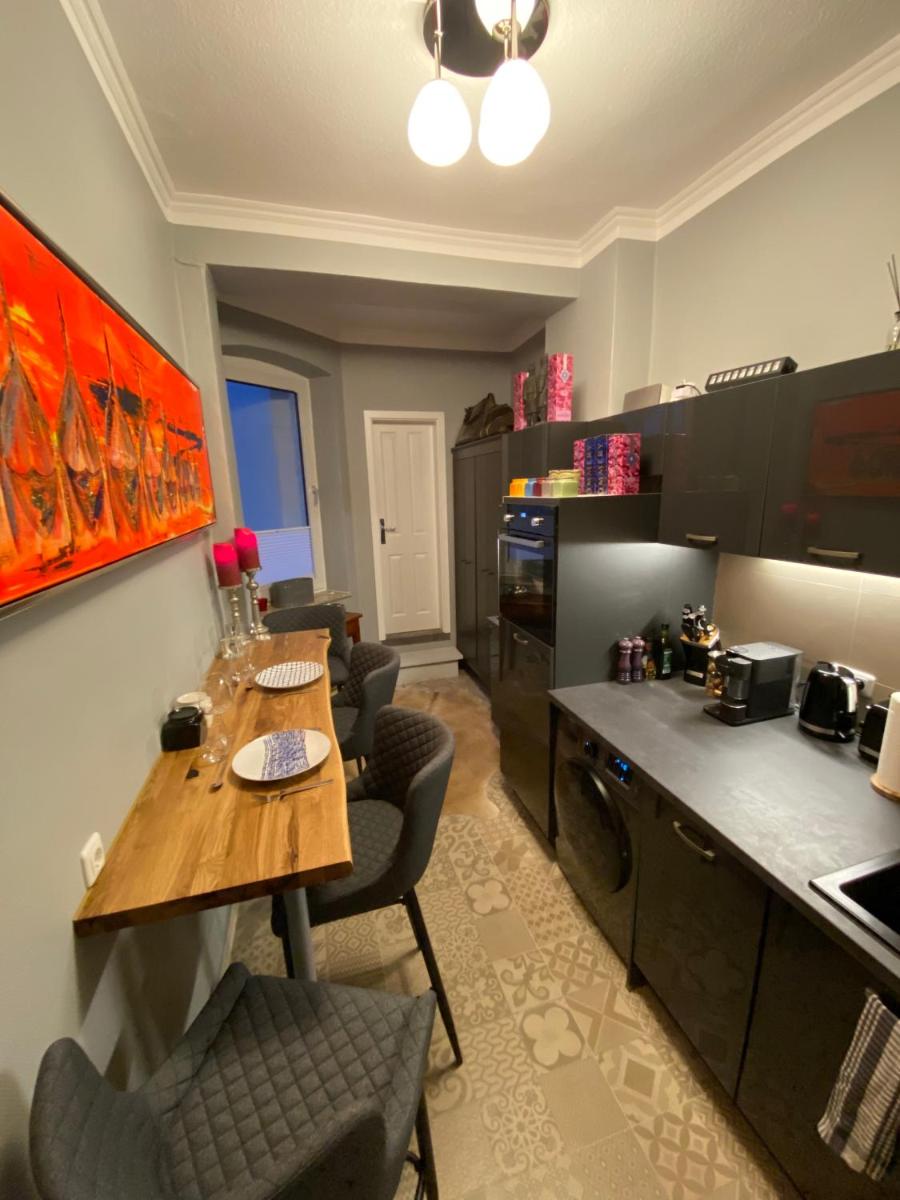 Altbaucharme Deluxe mit Terrasse in zentraler Lage - Housity