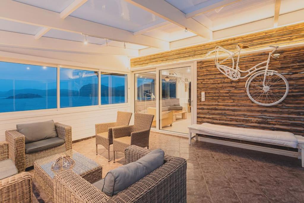 Stella’s Fjord Villa - direct access to the sea - Housity