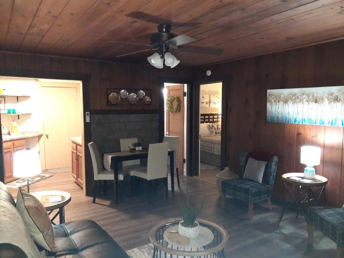 Edgewater Resort Cottage #1 - Housity