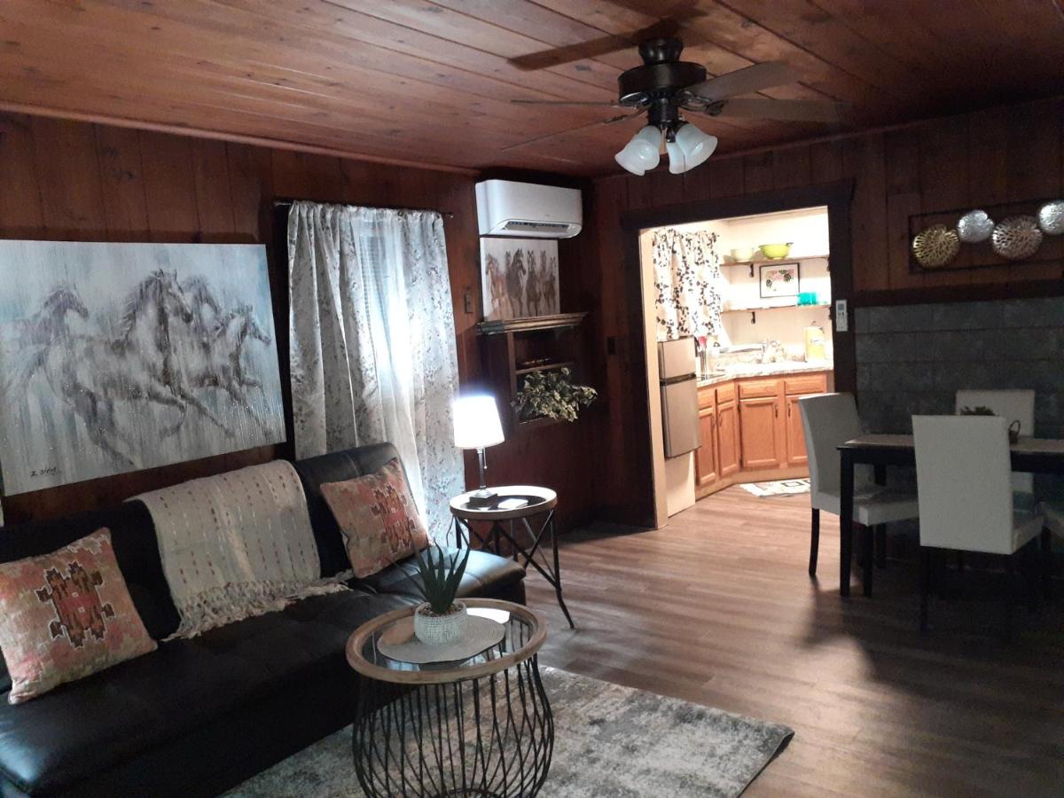 Edgewater Resort Cottage #1 - Housity