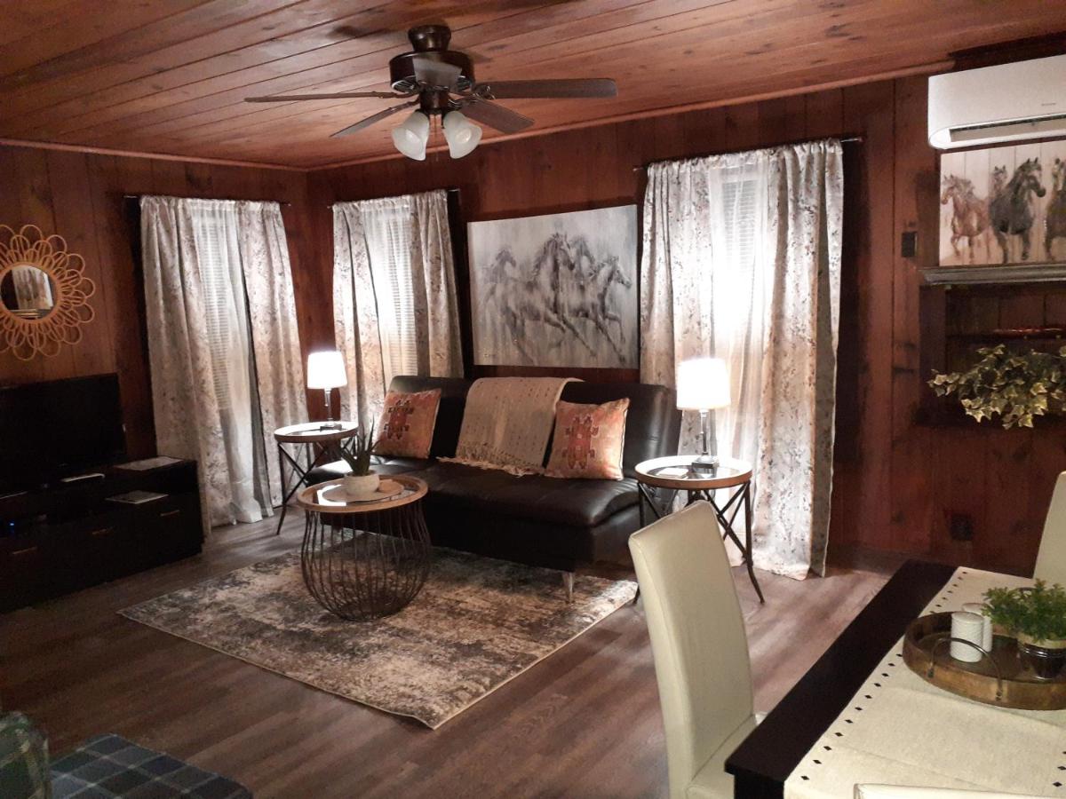 Edgewater Resort Cottage #1 - Housity