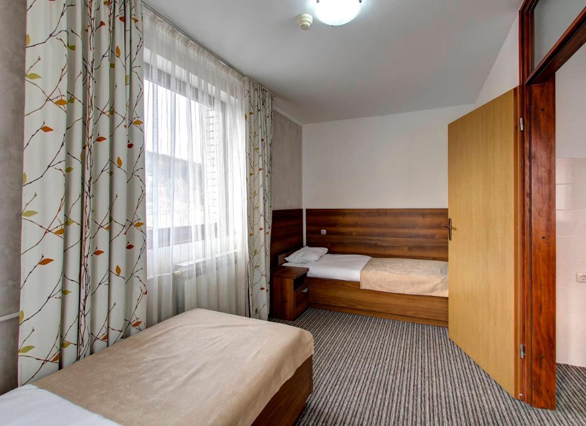 Hotel Damis - Housity