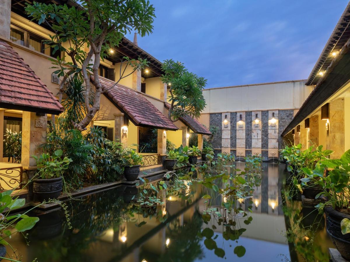 Lotus Garden Hotel By Waringin Hospitality - Housity