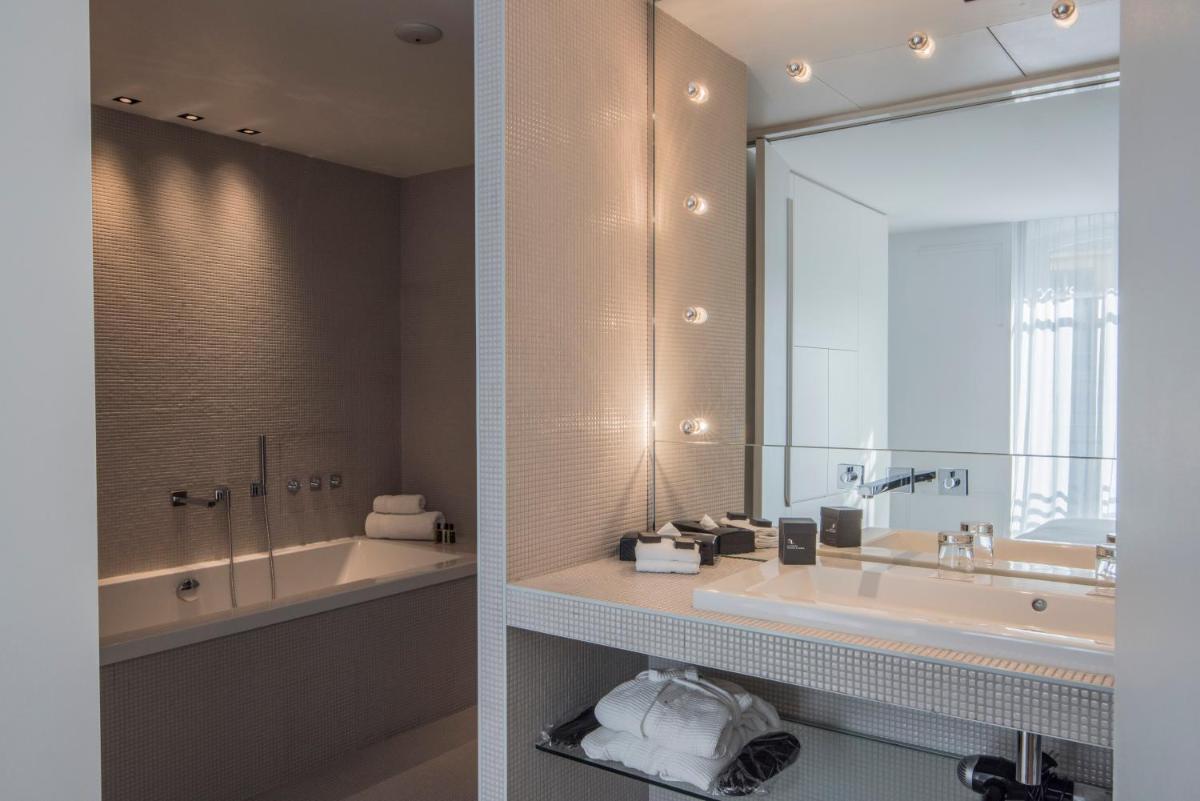 Salle de bains dans l'établissement La Maison Champs Elysées