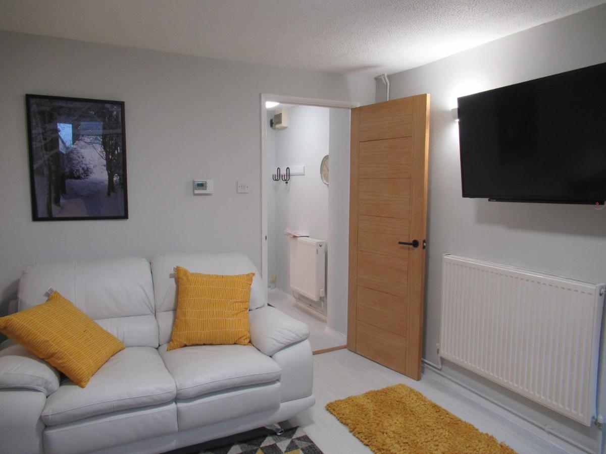 Bradley Stoke House - Housity