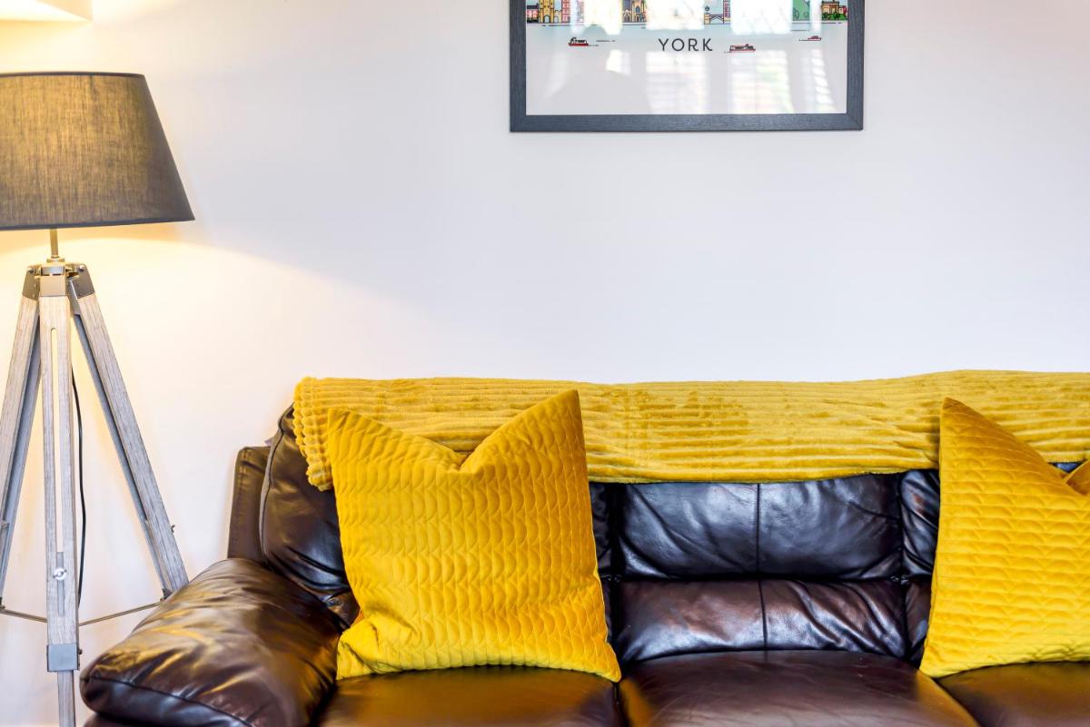 Bishy Road Hideaway near York Racecourse - Housity
