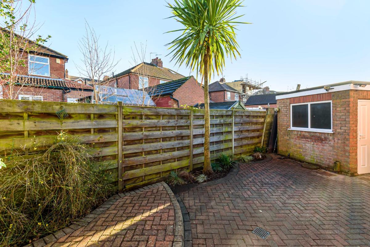 Bishy Road Hideaway near York Racecourse - Housity