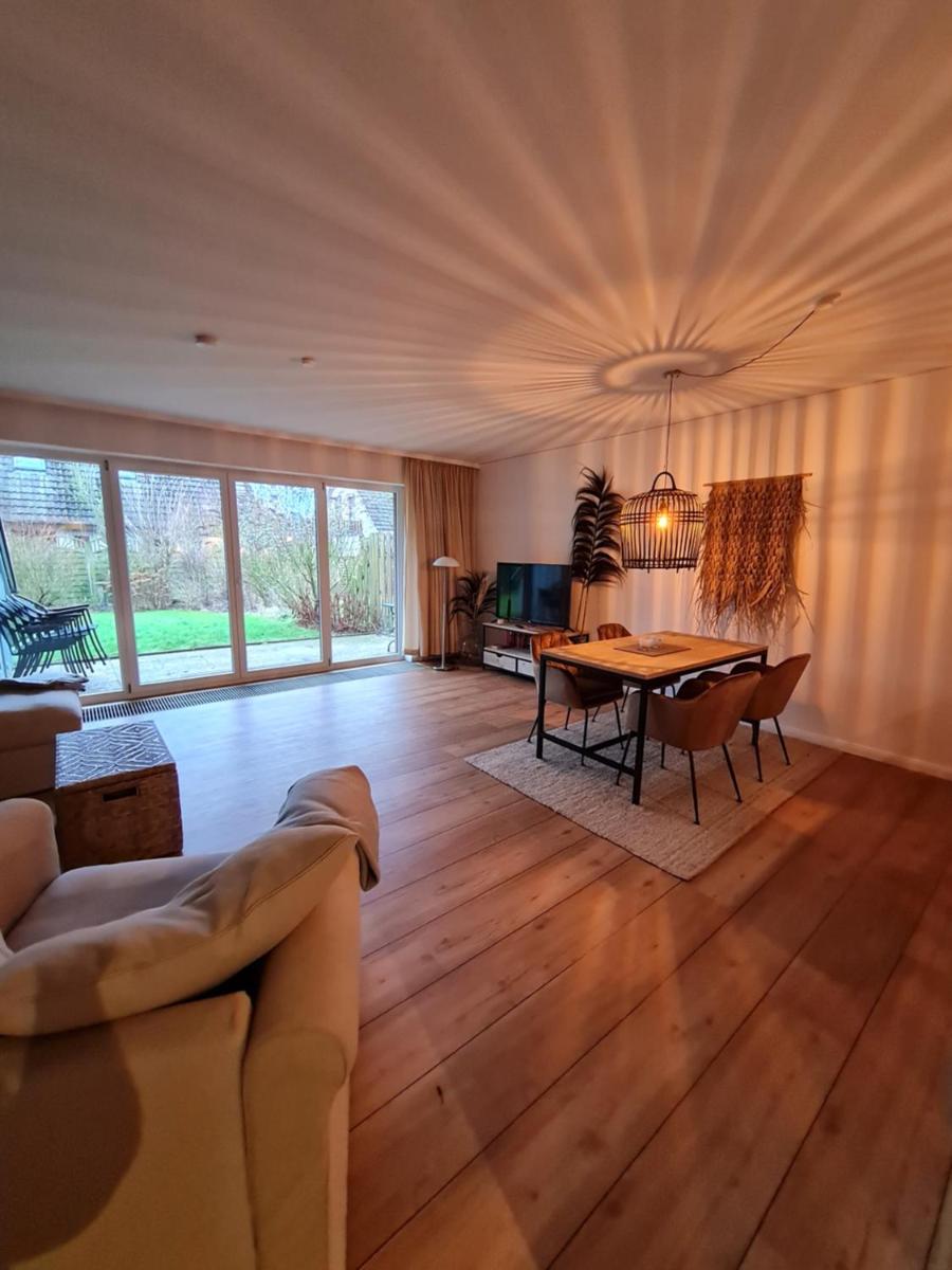 Saltwater Safari - Housity