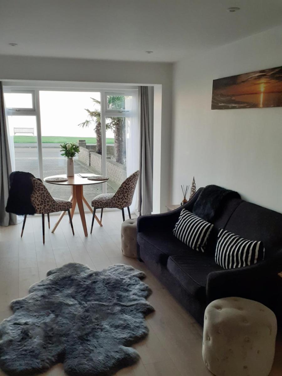 Sea View Suite, with Parking, On Tankerton Beachfront, Whitstable - Housity