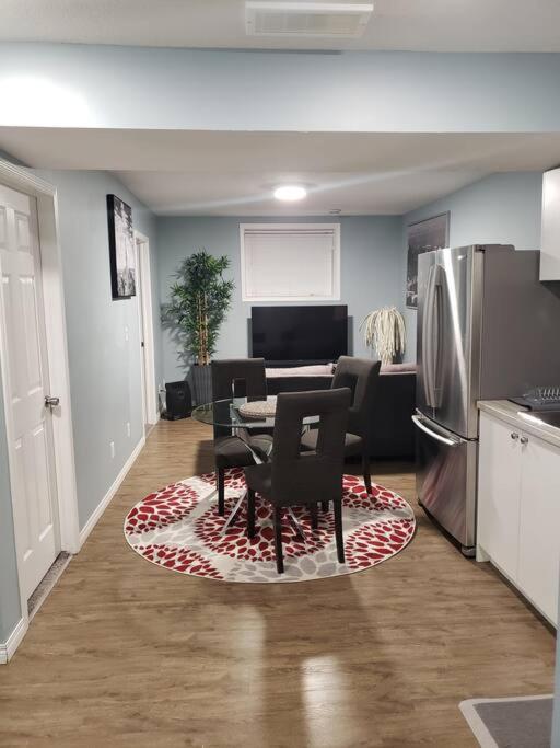 Cozy Two Bedroom Guest Suite in NW - Housity