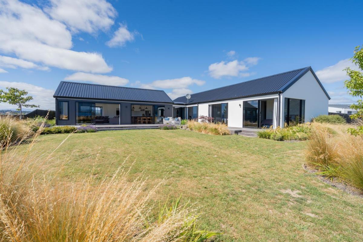 Lake House - Te Anau Holiday Home - Housity