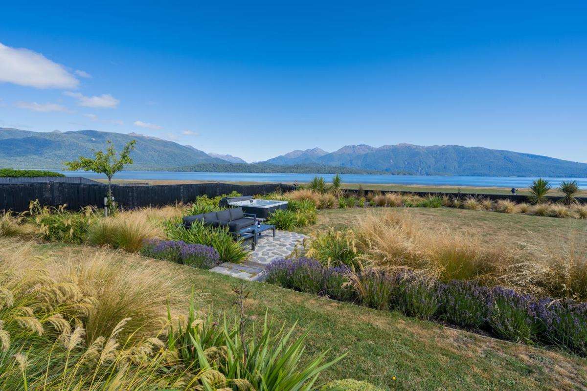 Lake House - Te Anau Holiday Home - Housity