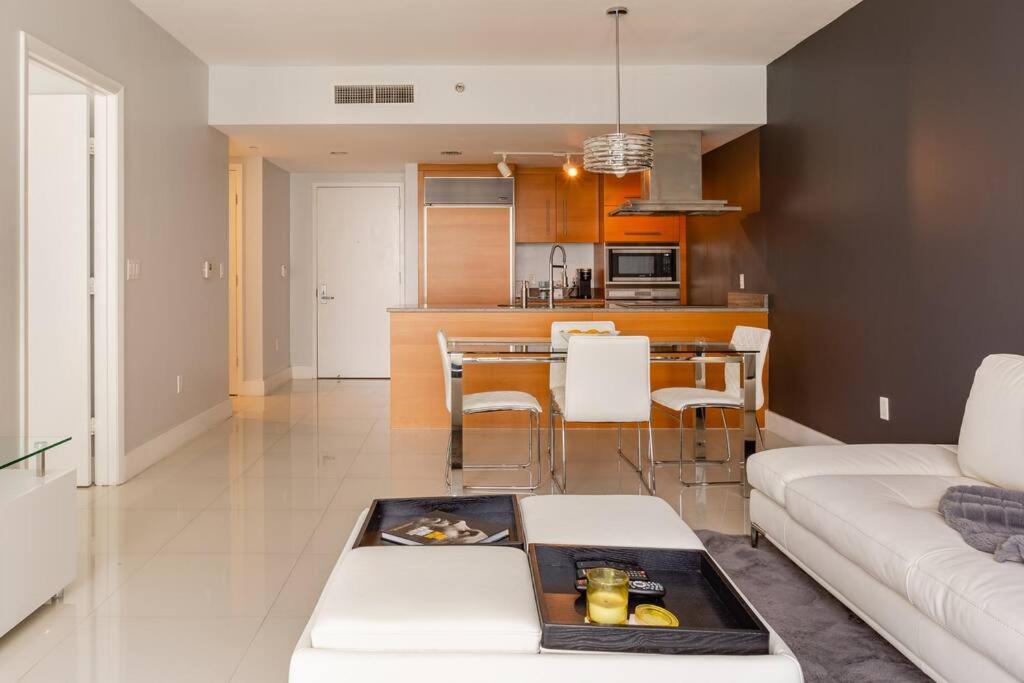 Downtown Miami Condo at the W - ICON Brickell - Hizvo