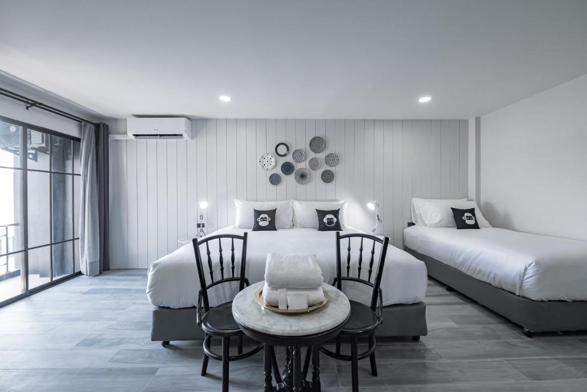 Blu Monkey Boutique Bangsaen - Housity