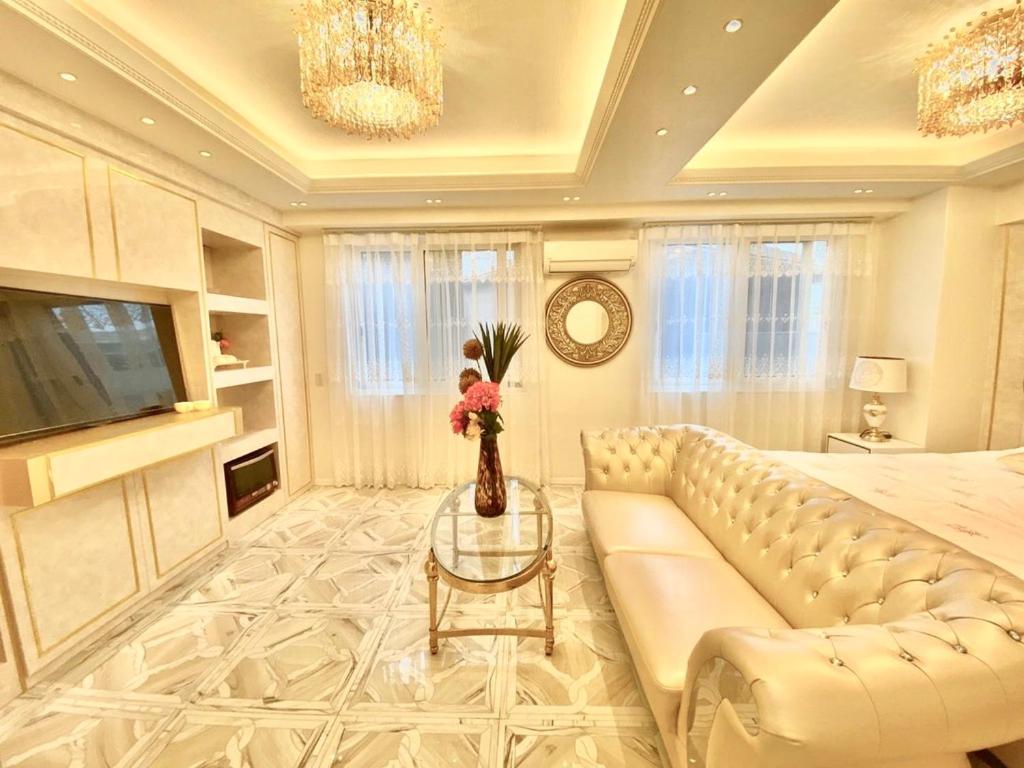 Reimi Mondo - Housity