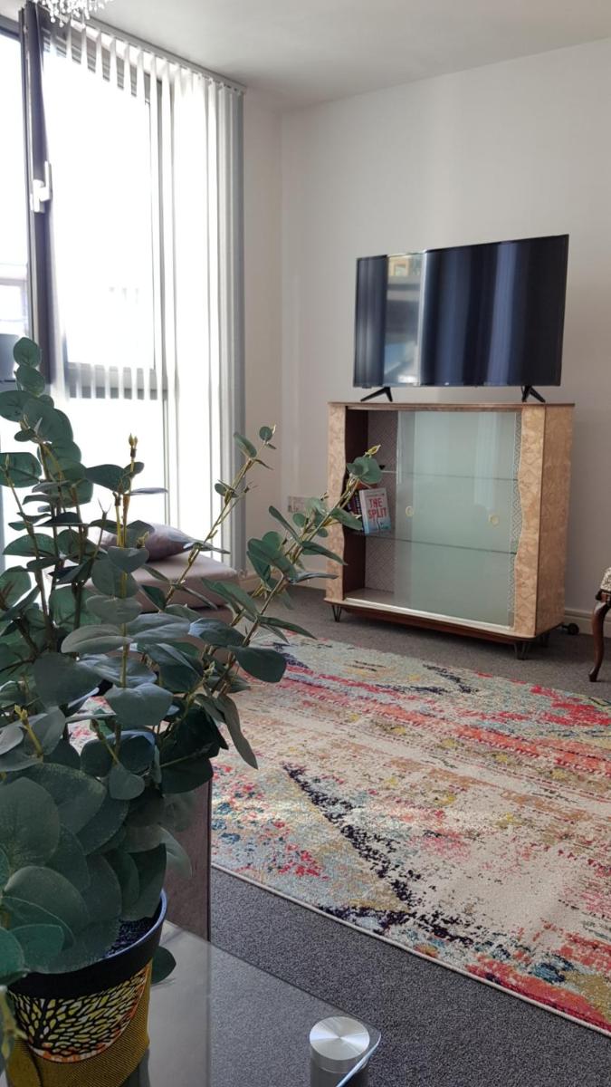 City centre 1 bed apartment with free on site parking with CCTV by Lets Relocations - Housity