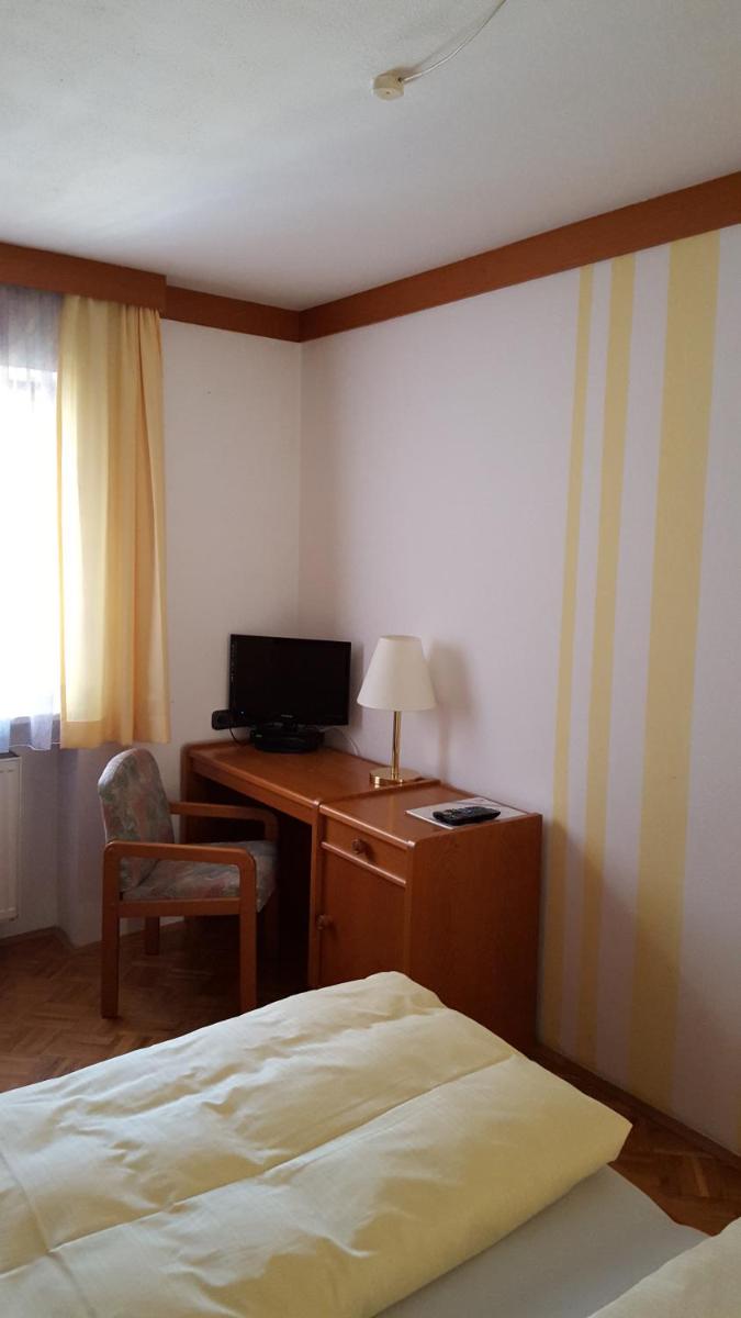 Zum Weißen Rössl - Housity