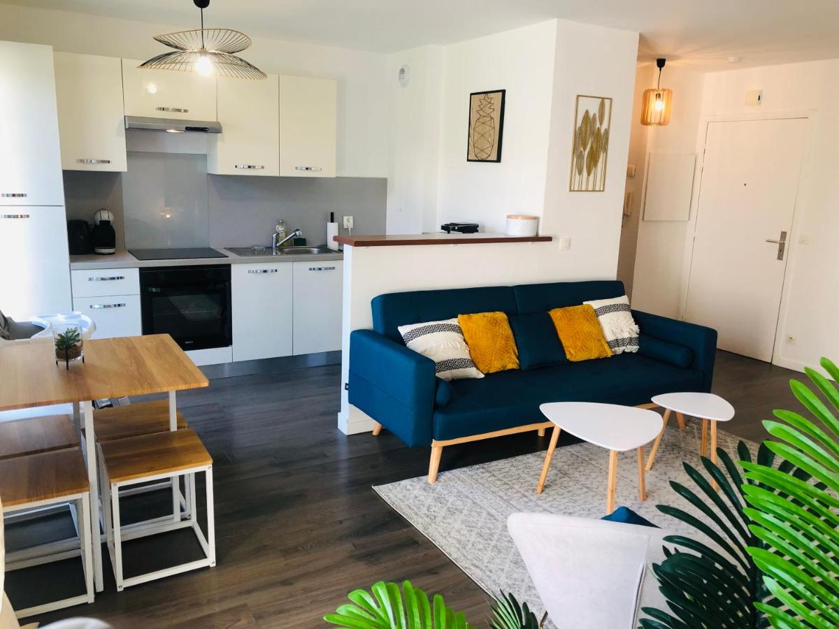 7 minutes Disney/Netflix/Terrace/Car park - Housity