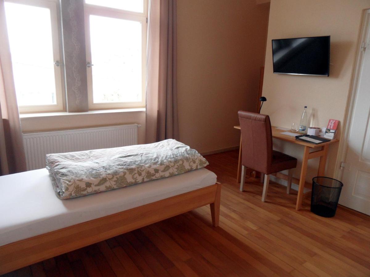 Im Bahnhof - Gästezimmer - - Housity