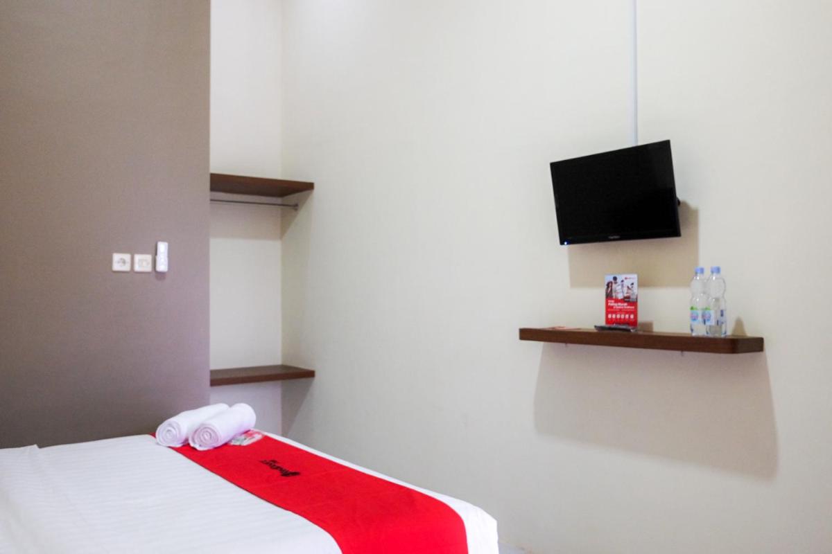 RedDoorz Syariah near Exit Tol Pemalang Comal 2 - Housity