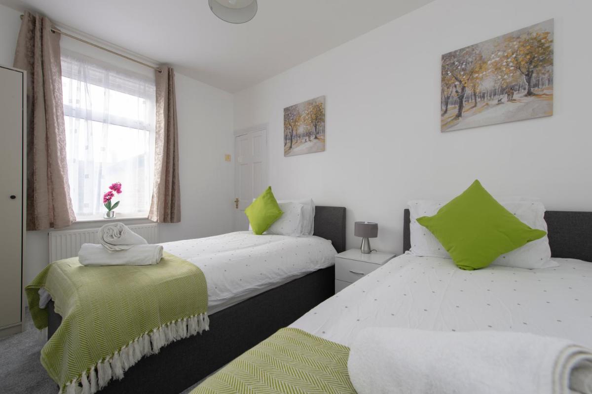 Fortified Beautiful Three bedroom House - Housity