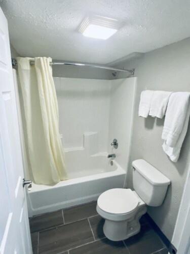 Executive Inn - Housity