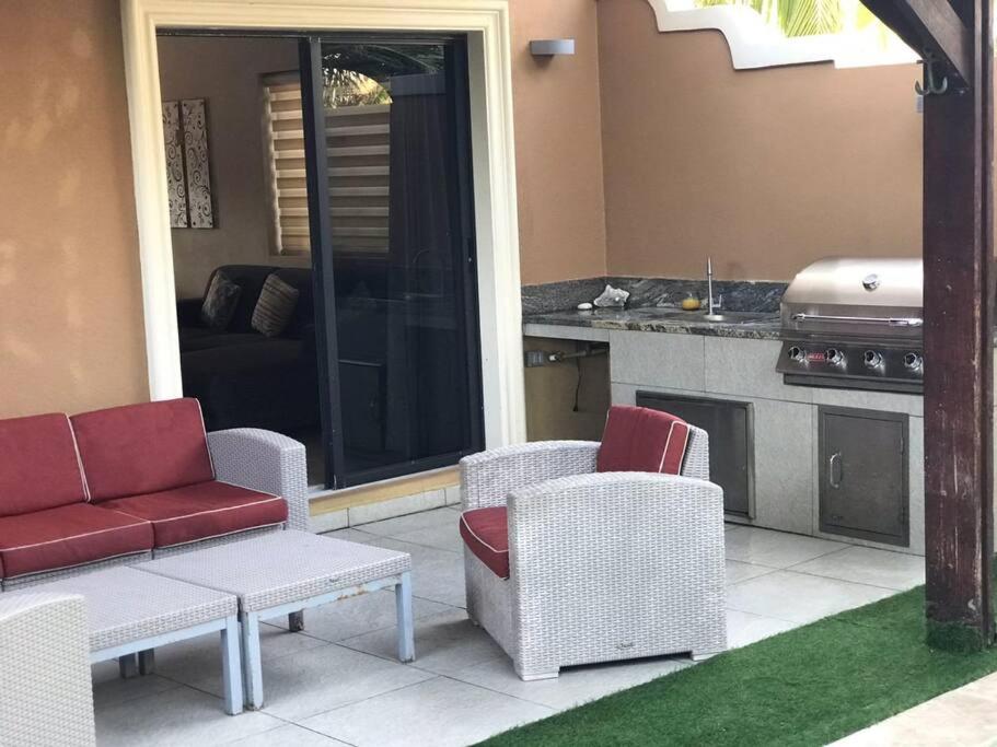LUXURIOUS 3 BEDROOM HOUSE IN GOLD COAST - Housity