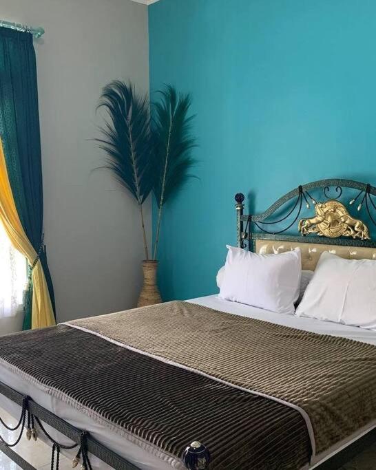 Villa Rusa (Best Place you can get in da' town!) - Housity