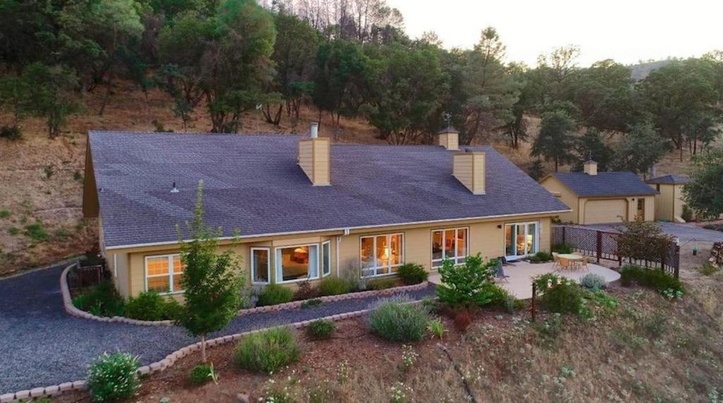 Sierra Ranch - A Yosemite Retreat - Housity