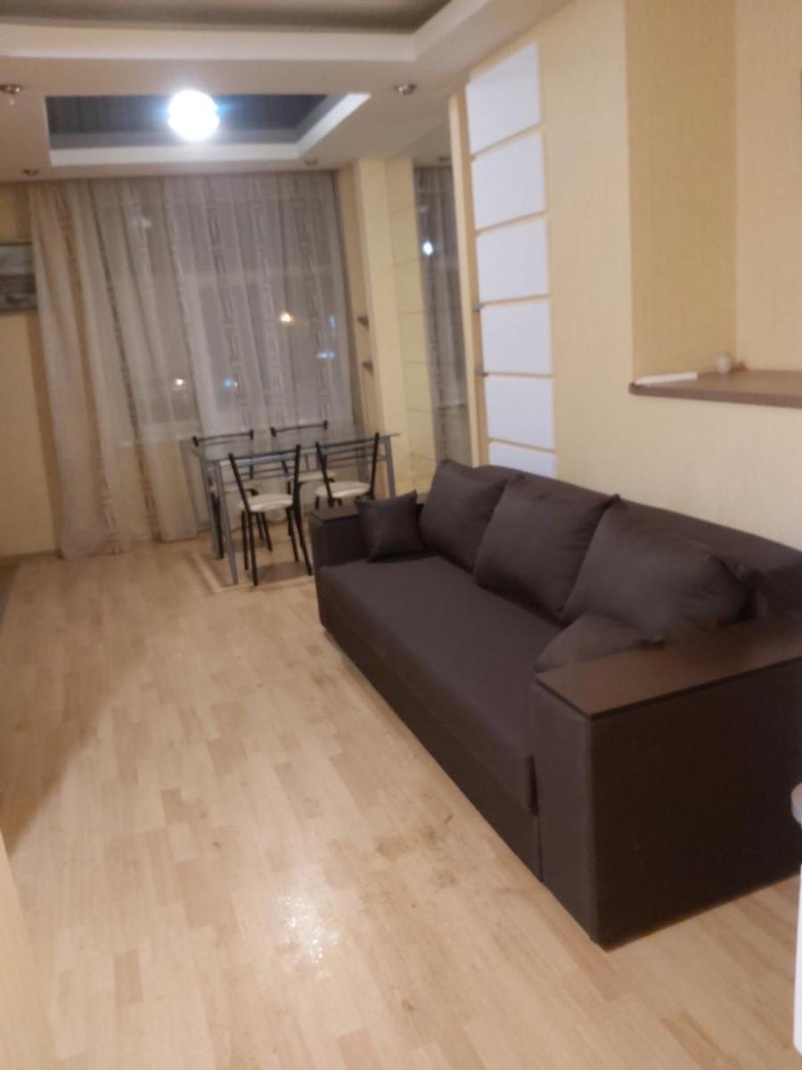 Suitetrails - Apartaments on the st Alchevskikh 5