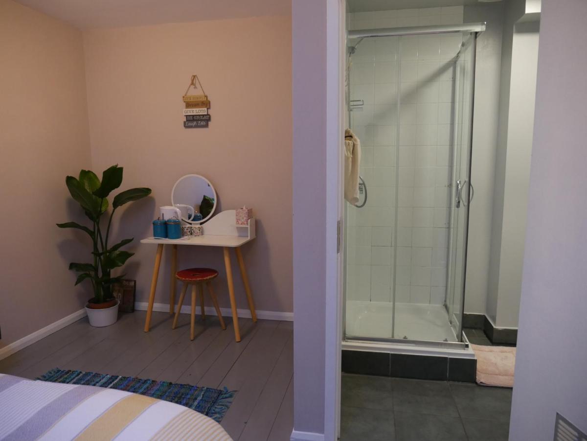 The Dictionary Hostel, Shoreditch, London - Housity