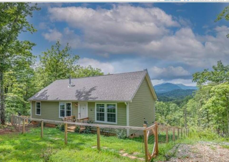 Mountain views, pets welcome-lake and river access - Housity